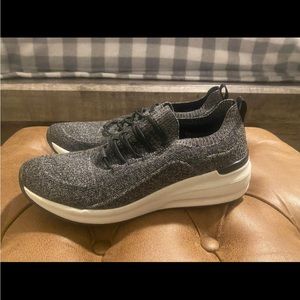 Women Skechers
